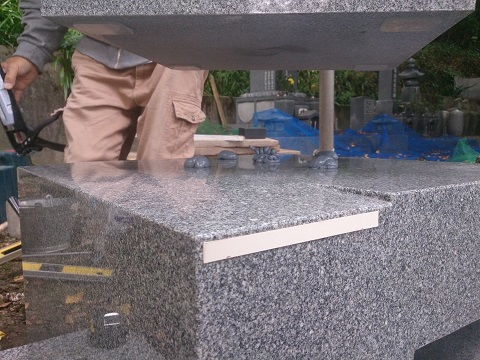 大垣市 呑龍さんで新しい墓石の建立工事