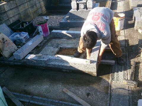 羽島市で新しい墓石の納骨式、大垣市で外柵設置工事
