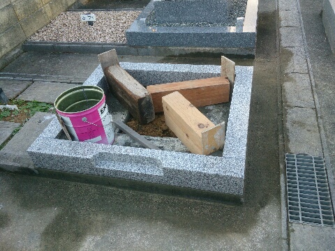羽島市で新しい墓石の納骨式、大垣市で外柵設置工事