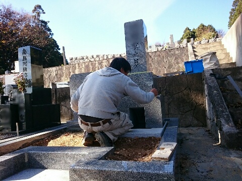 大垣市 安楽寺様墓地で新しい大島石の墓石を建立
