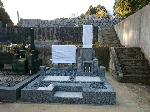 大垣市 安楽寺様墓地で新しい大島石の墓石を建立