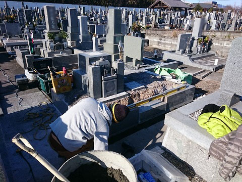 美濃加茂市 花堅墓地で墓石リフォーム工事、外柵設置