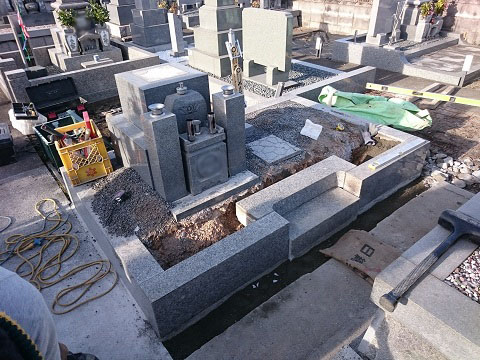 美濃加茂市 花堅墓地で墓石リフォーム工事、外柵設置