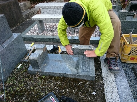 大垣市 法泉寺墓地で追加彫刻と墓誌の補修