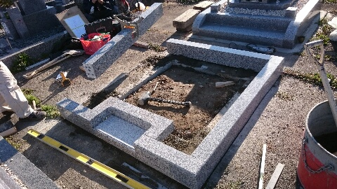 大垣市 昼飯霊苑で墓地整備、海津市で新しい墓石の外柵設置工事