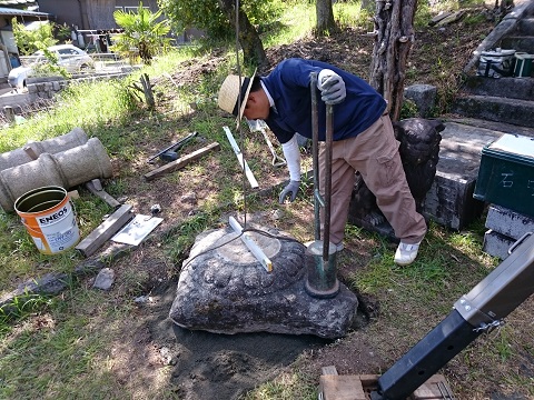 大垣市 八王子神社様で狛犬と燈籠の修復工事、地震対策と再組立て
