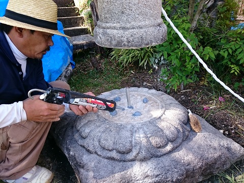 大垣市 八王子神社様で狛犬と燈籠の修復工事、地震対策と再組立て