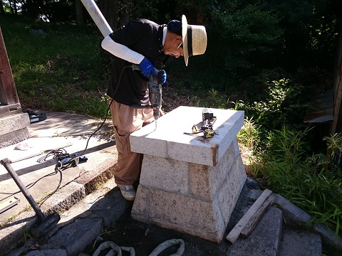 大垣市 八王子神社様で狛犬と燈籠の修復工事、最終組立・完成