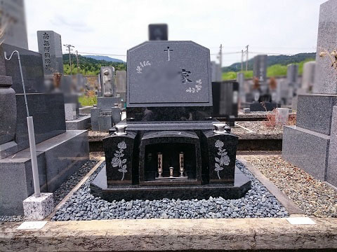 大垣市 青野霊園で新しい洋型墓石の建立工事
