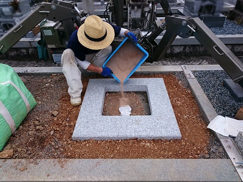 大野町 島部墓地で新しい９寸大島石の墓石建立工事