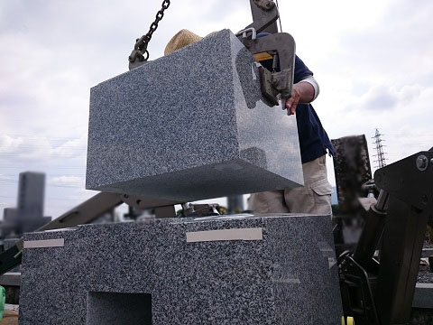 大野町 島部墓地で新しい９寸大島石の墓石建立工事