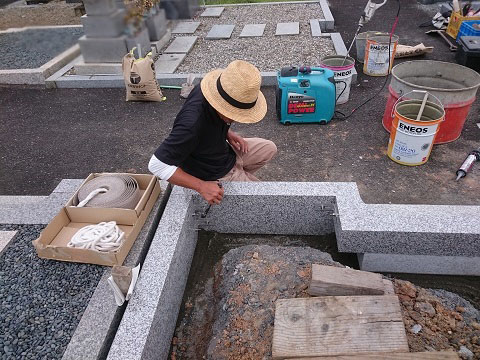 大垣市 福田墓地で墓石リフォーム工事、外柵設置