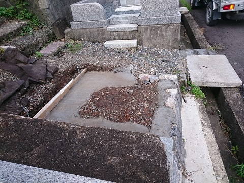 大垣市 勝山北墓地で墓石移転、外柵設置工事