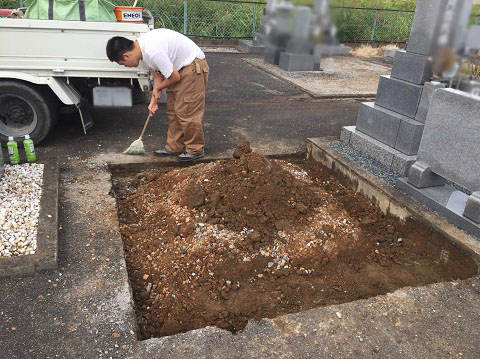 大垣市 福田墓地で新規墓石工事、ブロック解体工事