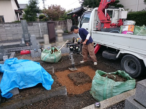 大垣市 真光寺様で新規墓石工事、基礎コンクリート打ち