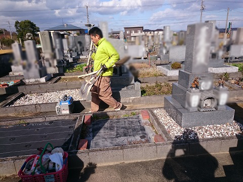 羽島市 不破一色墓地で基礎コンクリート工事