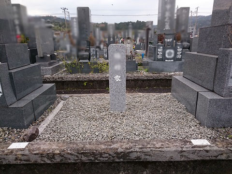 大垣市 青野霊園で墓標の設置工事