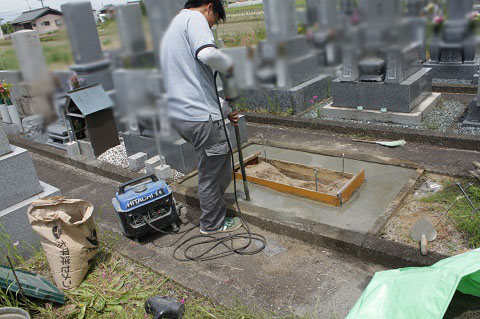 安八町で新しい墓石建立工事①基礎コンクリート