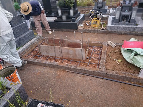 大垣市 北部霊園で新しい墓石の建立①基礎工事