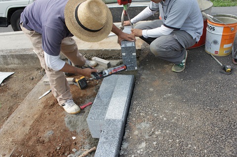  大垣市 熊野墓地で新しい墓石工事②外柵設置工事