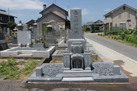 大垣市 熊野墓地で新しい墓石工事③大島石の墓石工事