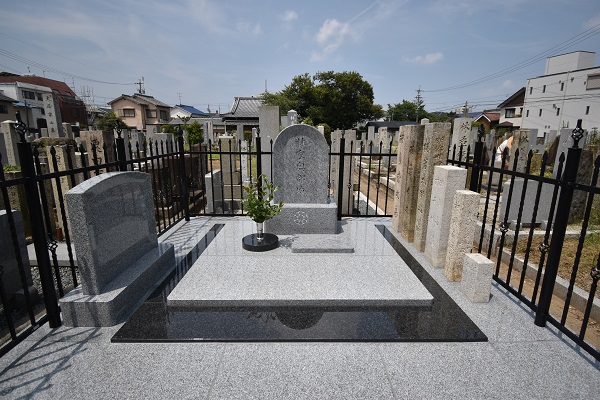 名古屋市で庵治石のデザイナーズ墓石完成