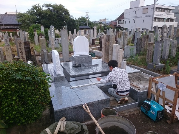 名古屋市で庵治石のデザイナーズ墓石完成