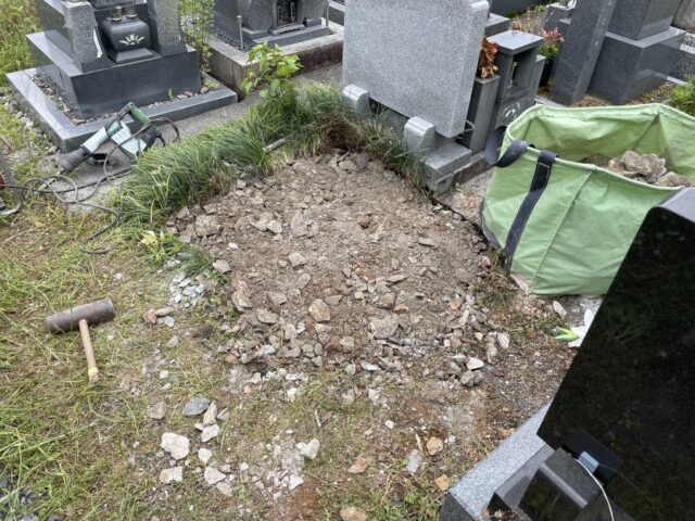 大垣市粉糠山　お墓じまい工事　②石積部分解体・整地